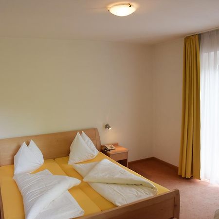 Hotel Pension Schweitzer Silandro Exterior foto