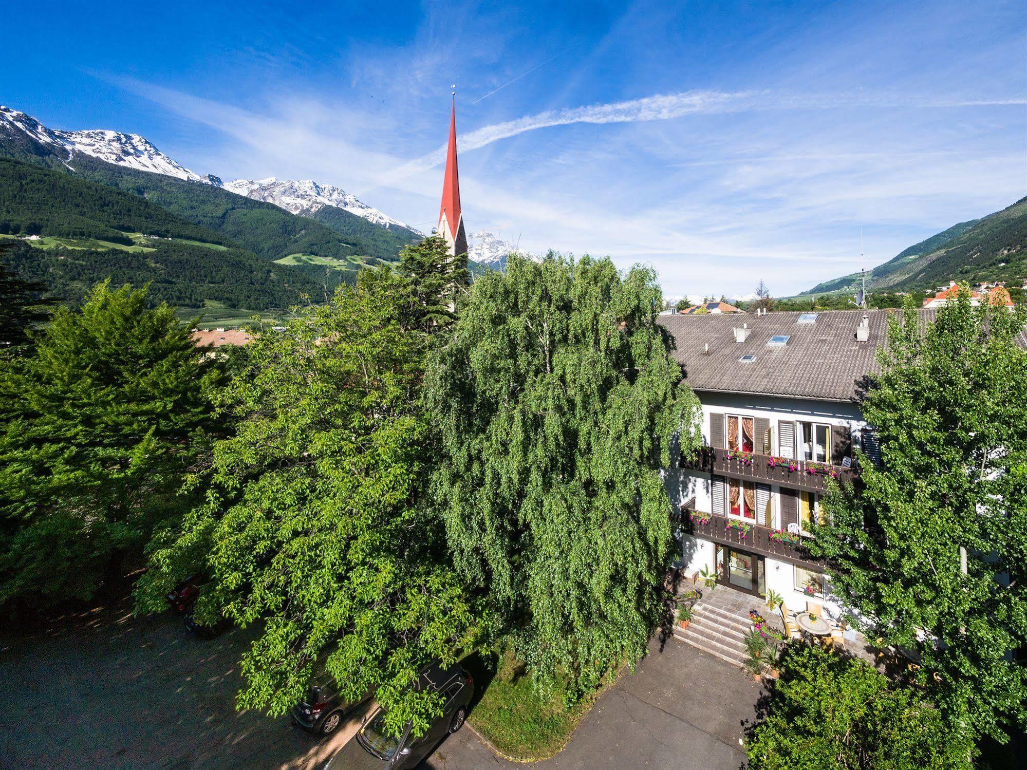 Hotel Pension Schweitzer Silandro Exterior foto